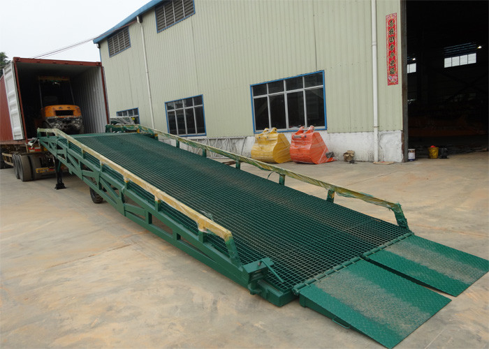 10 Ton 15 Ton Portable Steel Loading Dock Ramps With Solid Tyres